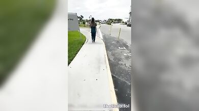 Comendo Fortemente A Loirinha No Estacionamento Do Hospital