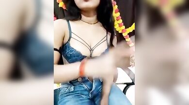 Husa-Malika Showing Boobs & Pussy On PRIVATE StripChat Show ~ With FACE