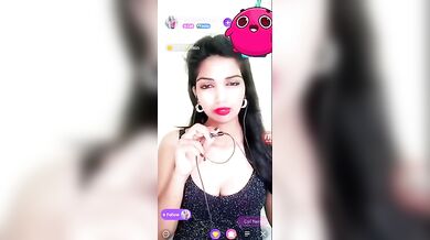 CUTE PRIYA Showing Boobs On Chamet Live ~ With FACE
