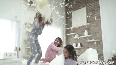 Pillow Fighting Compilation