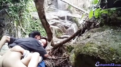 Abg Hijab Pramuka Ngentot Di Air Terjun