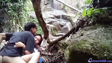 Abg Hijab Pramuka Ngentot Di Air Terjun
