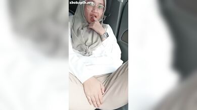 Bokep Malay Jilbab Sepong Dalam Mobil