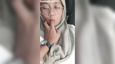 Bokep Malay Jilbab Sepong Dalam Mobil