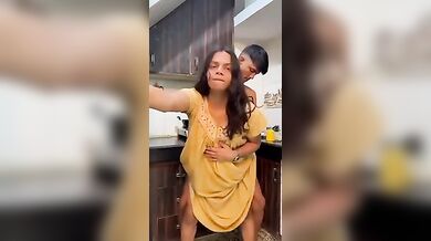 Mallu അനിയന്റെ കുണ്ണ കേറുമ്പോ കിടന്ന് പിടക്കുന്ന ചേച്ചി