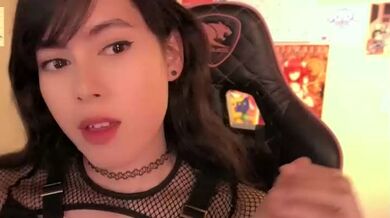 Amateur Asian Webcam Strip Masturbation