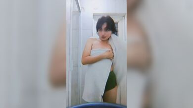 Indian girl nude herself