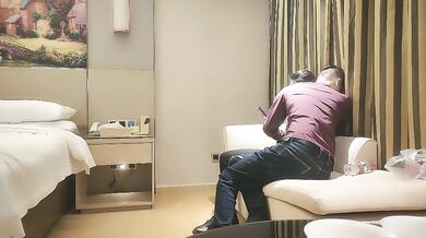 平头小伙酒店约炮大长腿高冷小姐姐活还不错就是奶子小了一点
