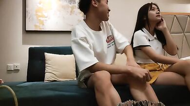年輕小伙探花花了2000找個年輕妹