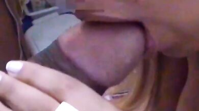 Loira Mamando Pau Cabeçudo