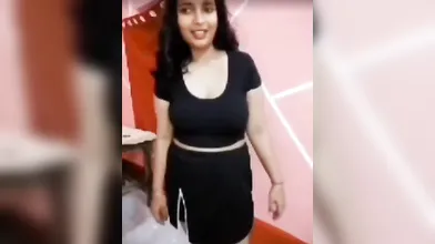 Gouthami reddy manthena having navel show at home showing huge milky boobs video