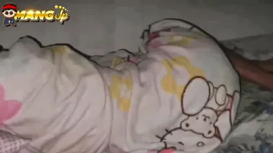Liat Menantu Sedang Tidur Di Kamar Sendirian