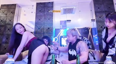 超真实黑亚当soreal直击传播妹现场娃娃叫上闺蜜L奶面包小姐姐打团战四奶连击双手无法掌握