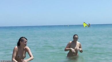 Sexdate amateurs at the public beach 1