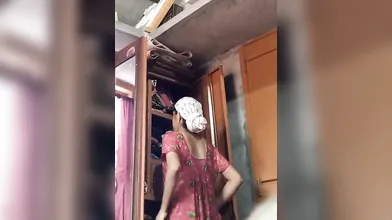 Young bhabhi dress change