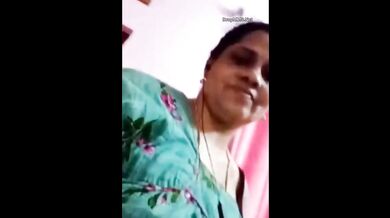 mature wife tease and finger her pussy
