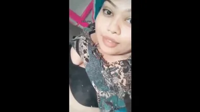 Cute Indian Girl Big Boobs Dikhakar Nude Selfie Record Ki
