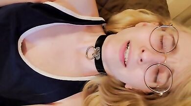 Pissing masturbating babe solo toy play