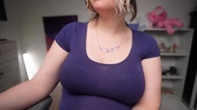 Hot amateur shakes her big boobs