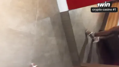 Horn grava a esposa exibindo como planeja confrontar o comedor.