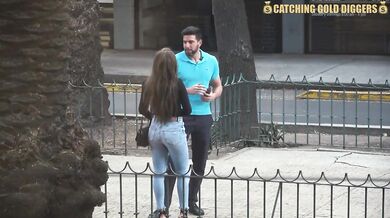 Venezuelan Gold Digger
