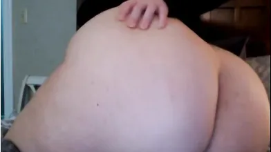 Hot Babe loves to show off big booty on xxx