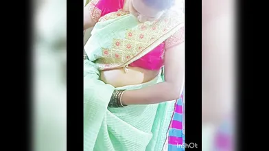 Aunty saree change boob