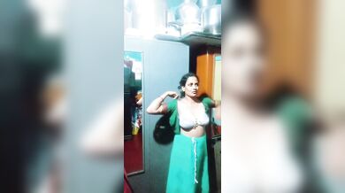 Mallu bhabhi dress change bra boob