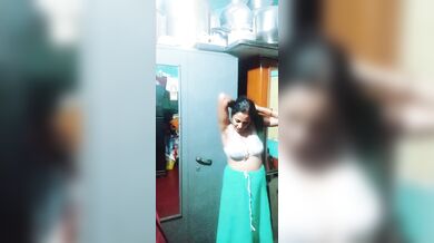 Mallu bhabhi dress change bra boob
