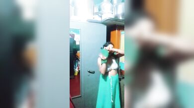Mallu bhabhi dress change bra boob