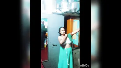 Mallu bhabhi dress change bra boob