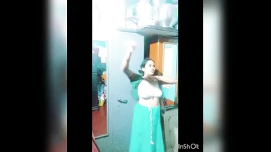 Mallu bhabhi dress change bra boob