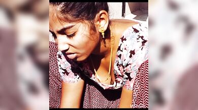 Village bhabhi cleavage2