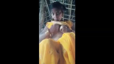 Dehati Marwadi Bhabhi Boobs Press Aur Chut Dikhayi Saree Me