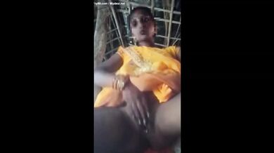 Dehati Marwadi Bhabhi Boobs Press Aur Chut Dikhayi Saree Me
