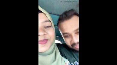 Desi Hijab Ladki Ki Chut Chudai Boyfriend Ko Boobs Dikhakar