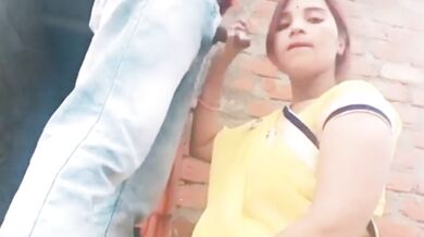 Yellow Saree Me Dehati Bhabhi Ki Chhat Par Chudai Hui
