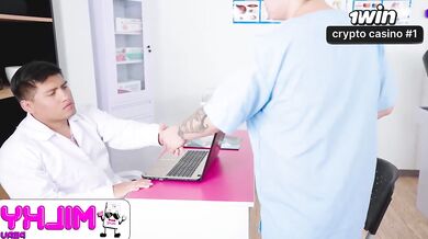 O leite no seu traseiro vai curar seu resfriado - o melhor XXX!