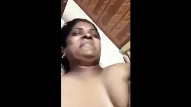 Tamil Aunty Boobs Press Bra Aur Chut Dikhayi Boyfriend Ko