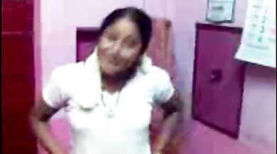 Tamil Girl Gets Nude For His Hubby