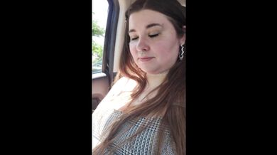 Big Slut Masturbates In Her Car