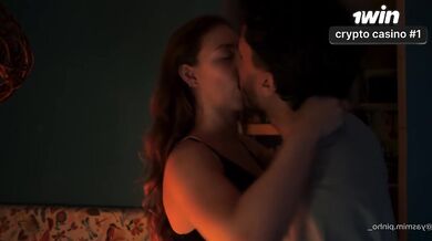 Casais experientes um amor intenso que culmina em um momento íntimo e apaixonado