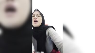 DeshiMixed LiveGirls Bokep Indo Acha Hijab Toket Gede Cantik Kacamata - Sophia Sterling