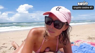 Esposa asiática milf em praia recebe gozada com microbiquíni em cena hard-core d
