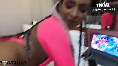 Desfrutando do sexo rectal com PocahontasBr durante as gravações para o OnlyFans
