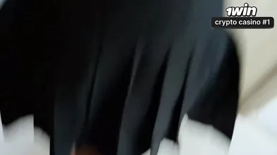 A vizinha seduz enquanto conserto a máquina de lavar e o marido está fora — maio