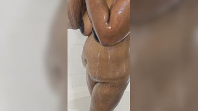 Tamil Wife bathing with boobs tattoo