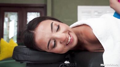 Lesbian Massage Practice With Serena Hill And Sasha Tatcha