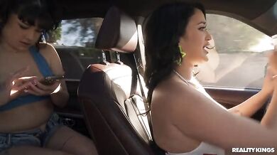 Horny Besties - Nia Bleu, Diabeticoochie, Ricky Johnson