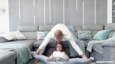 Flexible Babe Alexa Flexy Gets Fucked By Big Dick - Calibri